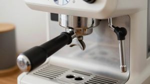 Manual vs Electric Espresso Grinder: Which Is Right for Your Home (2026)